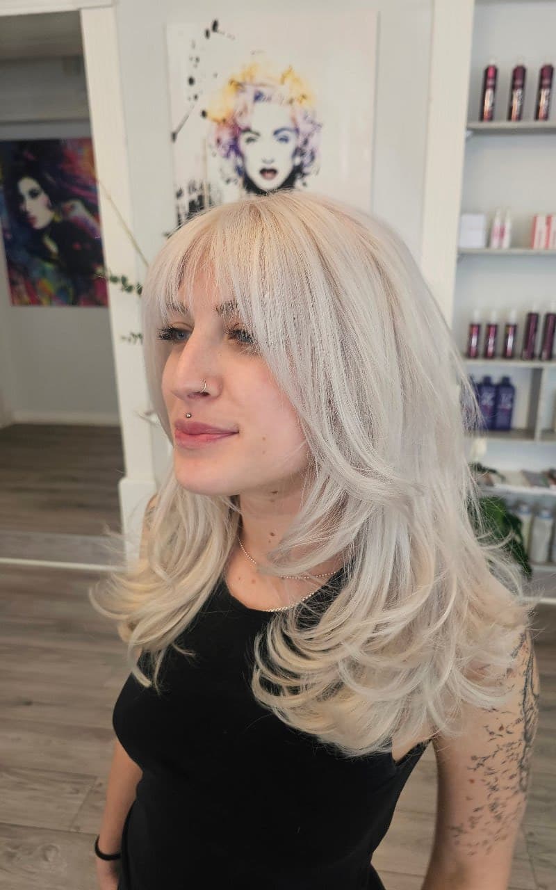 Platinblond mit Stufen